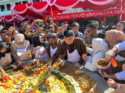 Rujak4d  Nah, bagi yang doyan banget atau kangen sama rujak unik satu ini, mari membuatnya sendiri di rumah dengan mengikuti resep di bawah