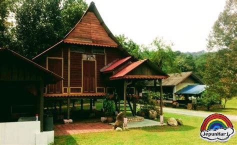 Rumah dusun ulu yam Capacity: Up to 12 pax for Sekebun Bunga and up to 20 pax for Dusun Raja