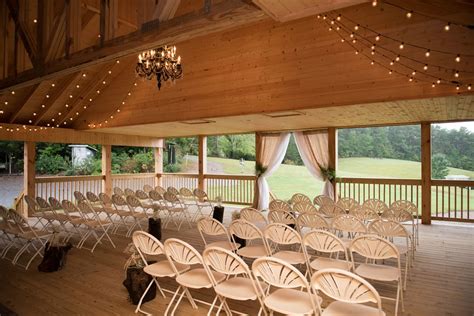 Sampson's hollow wedding venue  Willow Dreams Wedding Package; Daydreamin’ Wedding Package; Micro-Weddings Packages;Marry in the wildflowers in Tennessee when you choose Sampson's Hollow as your wedding venue, located in Townsend of the Smoky Mountains