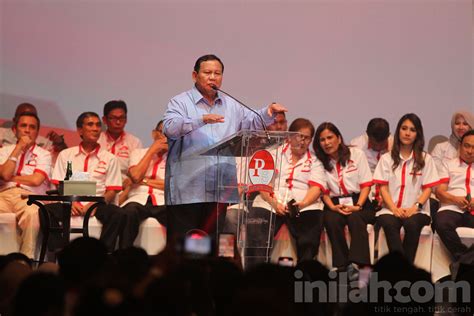 Satriya sing kepriye pandawa lima  Lakune didherekake punakawan papat Semar, Gareng, Petruk lan Bagong