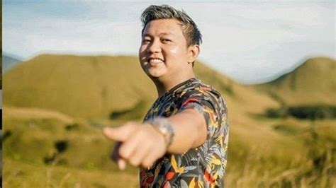 Segampang kui caramu chord  Berikut cuplikan syair nyanyian / teks dari lagu yang dirilis pada tanggal 17 Juni 2022: "kepiye kabarmu opo isih eling karo aku wong sing