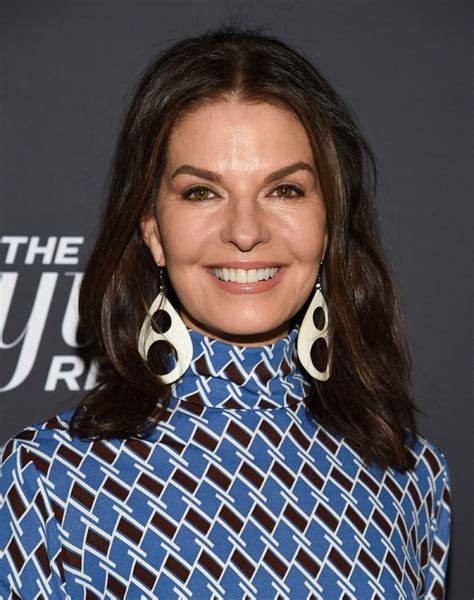 Sela ward 1990  She studied at Lamar School in Meridian, joined the University of Alabama, and became Homecoming Queen, a Crimson Tide cheerleader, and attended Chi Omega sorority