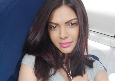 Sherlyn chopra aznude  Sherlyn Chopra was barred from posting her nude images on Twitter