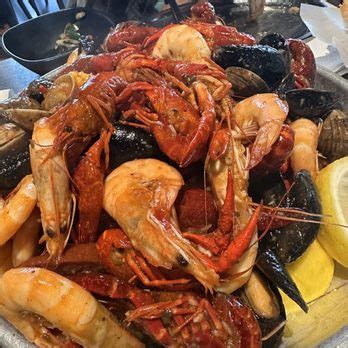 Simmer claw bar  Seafood Buffet