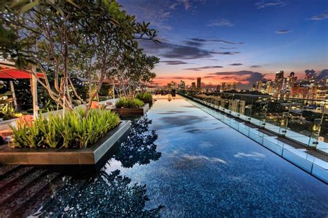 Singapore pool on roof  Adelia: enjoy swimming and seeing sunset from this rooftop pool,that's so amazing!don't forget to bring your camera :D