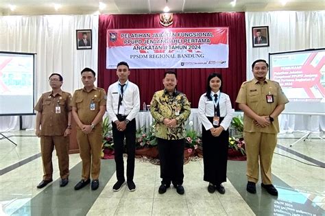 Sistem lambang tanda yang menggambarkan sesuatu tts <b>lld anacnelterab napakgnelek gnabmal adnat STT naaynatrep ktu nabawaj 52 nakumenem imak metsiS </b>