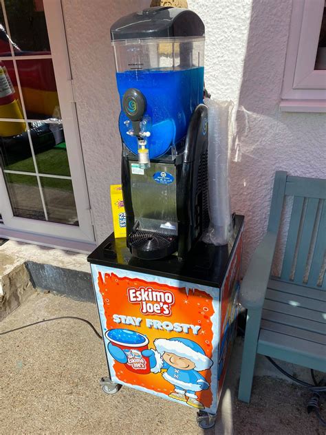 Slush puppy machine hire ayrshire  This is a 400 Watt machine and weights 42kG, it has 3 barrels at 10 Litres per barrel, Freeze time is 45min