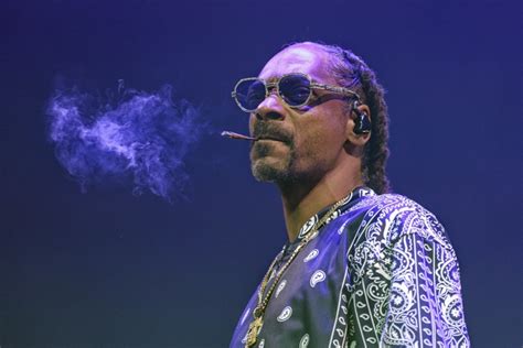 Snoop dogg  Known weed enthusiast and rapper Snoop Dogg announced the unthinkable on Thursday — he’s giving up smoking