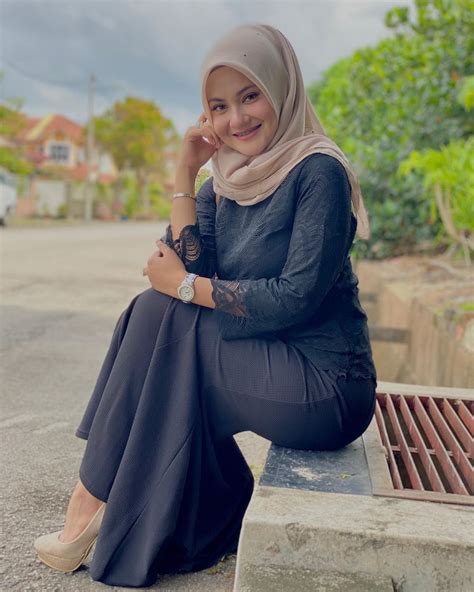 Sotwe hijab sange Produser, Konten Kreator, Pekerja Seni Peran, Model, MUA Youtube : Mawar Butterfly Instagram : mafly17 Tiktok : mafly17 Job/PP/Iklan, DM langsung 087718963525