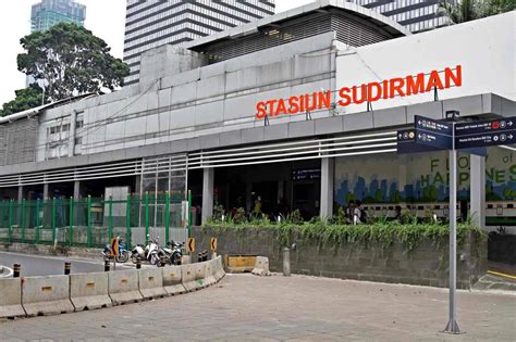 Stasiun sudirman ke bajawa kemang FX Sudirman berjarak 413 meter , dengan berjalan 6 menit