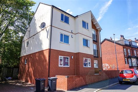 Student houses to rent headingley  Parklane