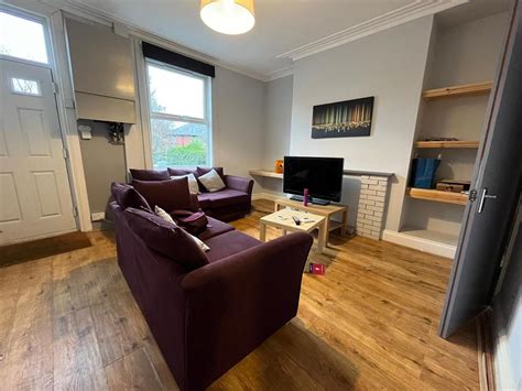 Student houses to rent headingley  Must see, £100 pp pw bills included option available!