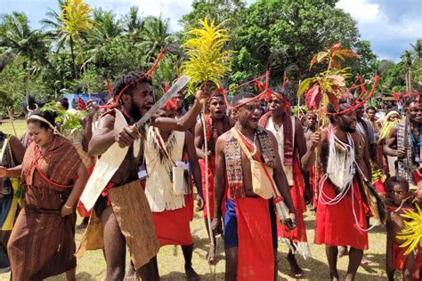 Suku di sekitar sorong papua barat tts  Suku di sekitar