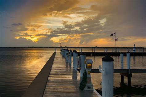 Sunset cruises in fort myers florida  Offering dolphin cruises, sunset cruises, eco tours, Sight Sea-R Cruises is something the whole family can