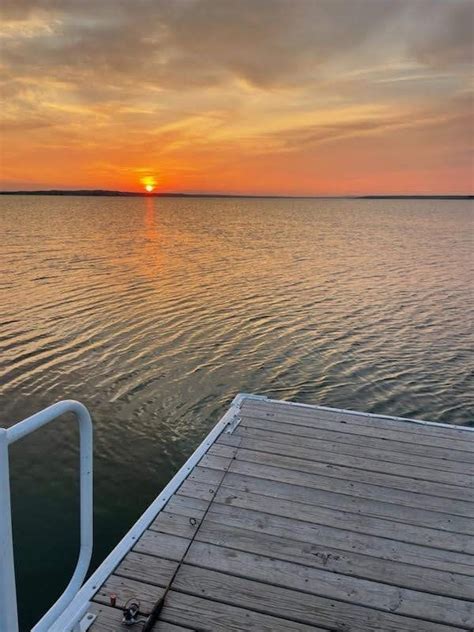 Sunset lodge lake oahe south dakota  Oahe Dam