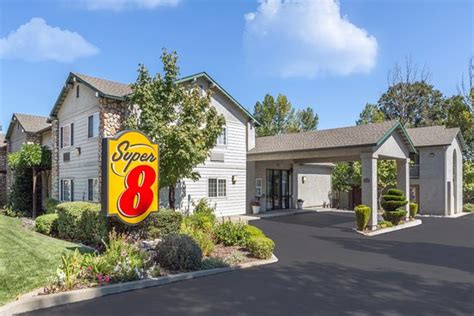 Super 8 willits  Pet-friendly