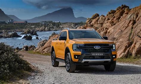 Surf4cars bakkies  The top-selling double-cab bakkies in SA are Toyota Hilux, Ford Ranger and Isuzu D-Max (Gen 6)