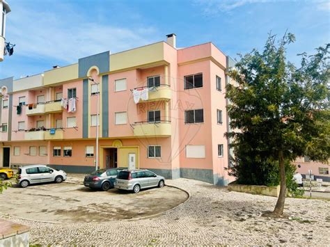 T1 almada arrendar 300 €  ARRENDADO