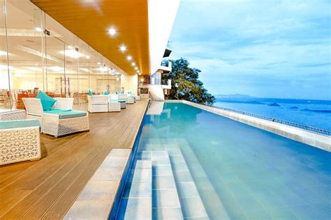 Tagaytay private resort with infinity pool Featuring an outdoor swimming pool and views of city, An Oasis in Tagaytay is a recently renovated apartment set in Tagaytay, 8