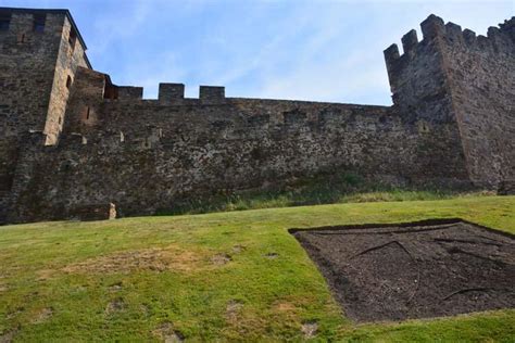 Tania puta ponferrada  Las partes más importantes de la vista al Castillo de Ponferrada son: