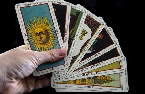 Tarot cigano  Os Caminhos + O Navio (carta 3): viagens, mudanças de estado ou país, estrangeiro