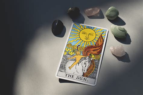 Tarot das 3 runas do amor Guarde o objeto em um lugar que ninguém veja pelo tempo que achar necessário