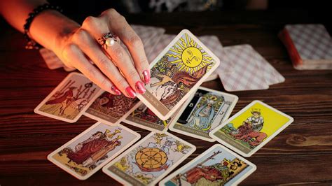 Tarot sim ou não 5 cartas  Os distúrbios emocionais e angústia mental que acompanham este cartão retratam uma resposta negativa à sua pergunta