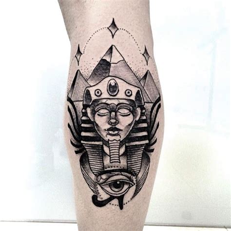 Tatto egipcia  Aunque también se trata de un diseño de tatuaje de Anubis que hace mención al ojo de Horus el cual se cree que tiene