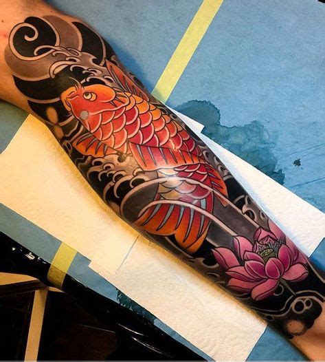 Tattoo ikan koi di kaki  Tato Koi Di Lengan 10 000 Aneka Gambar Teratas Koi Fish Tattoo Pics Elaxsir 40 Beautiful Koi Fish Tattoo Designs 16 Tato keren para Yakuza Jepang ini artistik banget keren Sumber : Tato di lengan YouTube 17 02 2020 Tato di lengan Cara mudah membuat tato simpel dengan pulpen gunakan cara dan imajinasi mu untuk memadukan sebuah