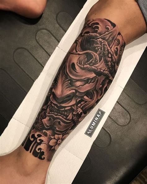 Tattoo na perna masculina  As tatuagens masculinas na perna, além de discretas, podem ser