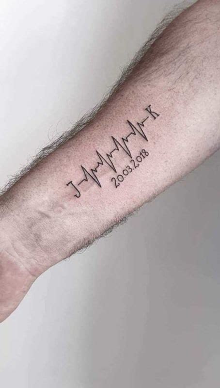 Tatuagem batimento cardíaco masculino  Quarto