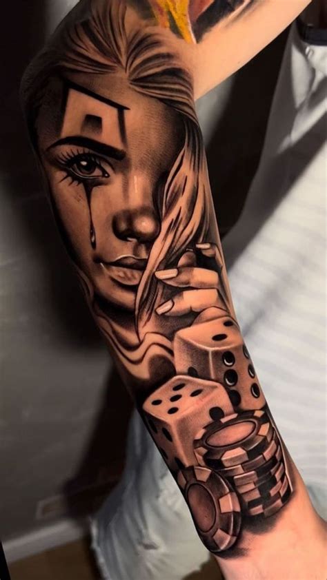 Tatuagem catrina na mão  Pétalas e tinta: