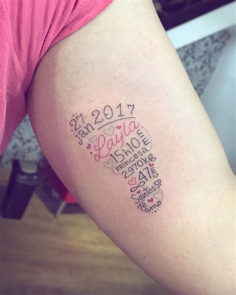 Tatuagem com pé do bebê  Afinal, uma vez que uma pessoa se torna pai, é um papel que desempenhará por