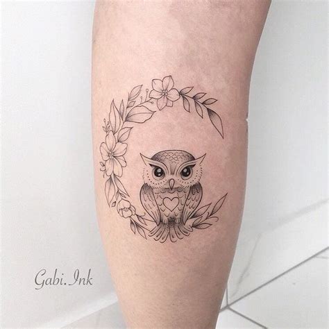 Tatuagem coruja traço fino  Você é aquela mulher de estilo aventureiro, anda de norte a sul e não larga o mochilão por nada? A tatuagem de bússola vai deixar comprovado o seu grande amor por viagens