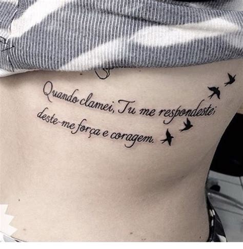 Tatuagem costela feminina escrita  0