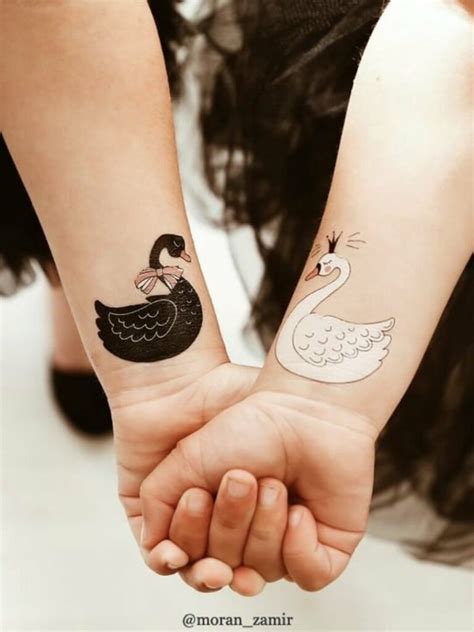 Tatuagem de cisne delicada  Pinterest