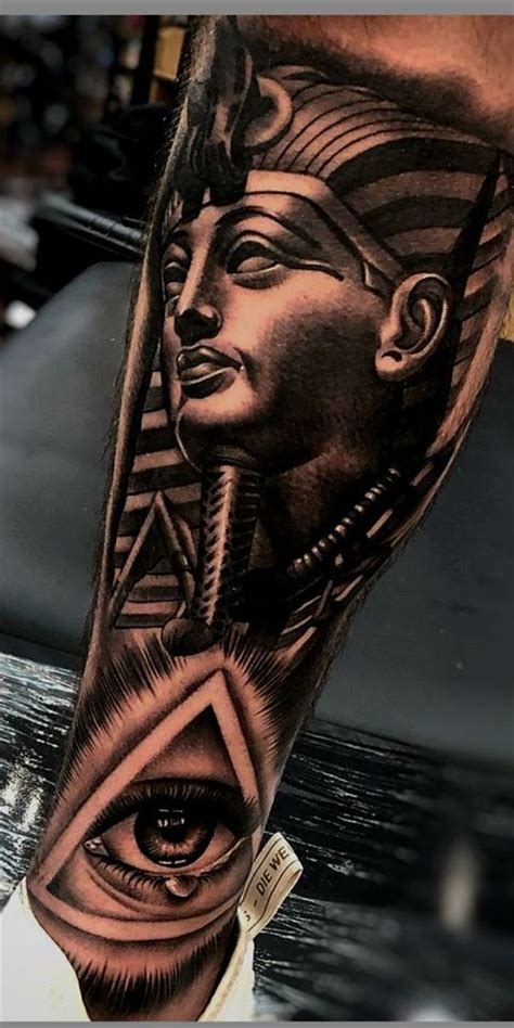 Tatuagem de deusas egípcias  Fotos Tatuagens » Tatuagens da Mitologia Não se sabe ao certo onde surgiu a tatuagem, mas, o Egito faz parte de seu “nascimento”
