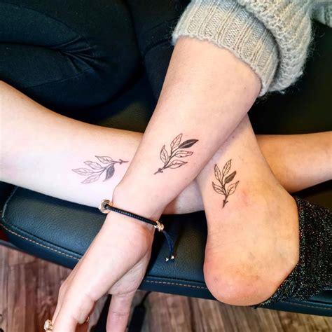 Tatuagem de irmaos  eu queria juntas essas 3 palavras em uma tatuagem de uma forma delicada e bonita!" Arte registrada