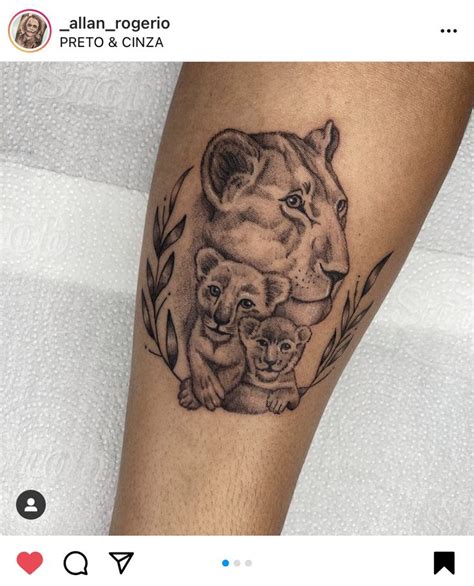 Tatuagem de leoa com 4 filhotes colorida 5/mai/2021 - Tatuagem de Leão , Lion Tattoo , família , proteção , mãe ,dia das mães