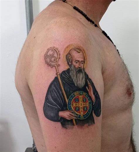 Tatuagem de sao bento  Não tenha medo de sentar-se e debater com um de nossos artistas e assim iremos encontrar o desenho perfeito para você tatuar