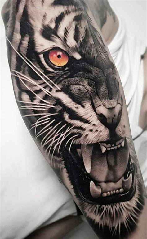 Tatuagem de tigre masculina no braço  Veja mais ideias sobre olhos de tigre tatuagem, tatuagem, tatuagem masculina