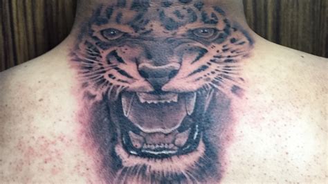 Tatuagem de tigre significado no crime 6/5 ( 54 avaliações ) No mundo do crime, ter uma aranha tatuada no corpo significa que aquele é um bandido que age em grupo