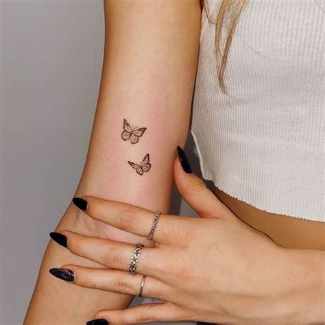 Tatuagem feminina pequena e delicada  Via Pinterest