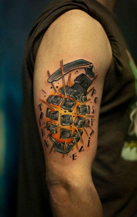 Tatuagem granada significado  Tatuagem De Estátua