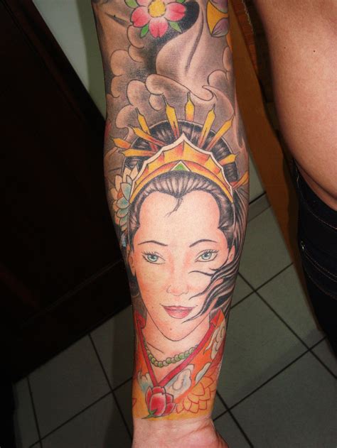 Tatuagem gueixa no braço  Veja mais ideias sobre tatuagem, tatuagens, desenhos para tatuagem