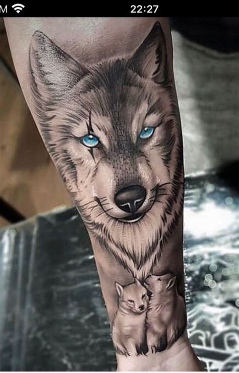 Tatuagem lobo com filhote feminina  Decifra-me ou te devoro