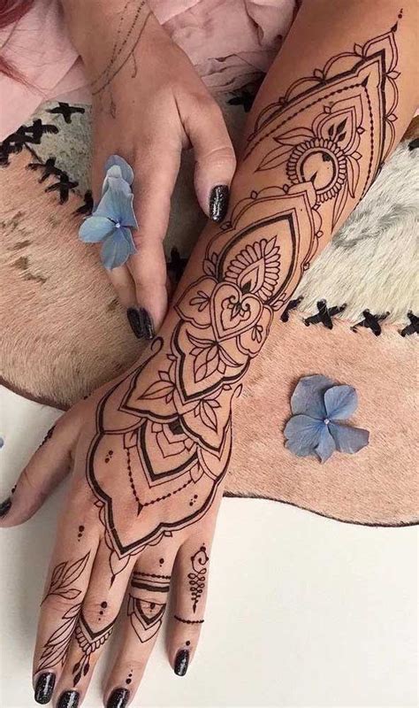 Tatuagem na mão feminina indiana 65 tatuagens de estrelas para se inspirar
