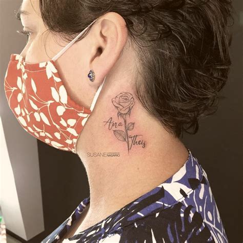 Tatuagem no pescoço feminina rosa  É denominada como a “rainha das aves” em virtude da beleza, soberania e imponência