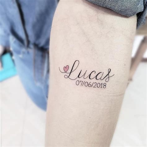 Tatuagem nome lucas com coração  A tatuagem pode ter tanto traços mais finos quanto mais grossos (depende do estilo de cada um)