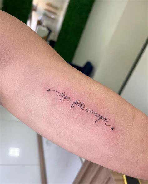 Tatuagem seja forte e corajosa nas costas  Tatuagem Nas Costas